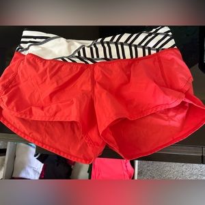 Lululemon shorts! Size 6 US. Super fun pattern. In good condition.